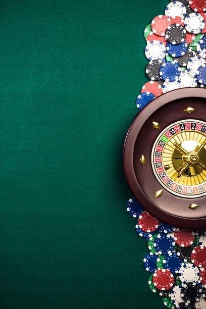 donototo mobile app displaying live roulette studio with QRIS payment option on screen